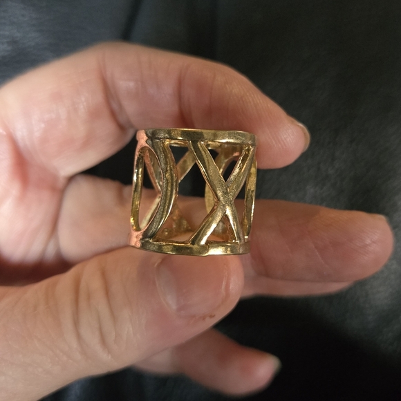 XO Gold Plated Ring Sz7.75 - Picture 3 of 10